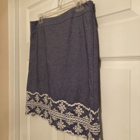 Talbots Blue Chambray Skirt with Lace Pattern - Picture 3 of 5
